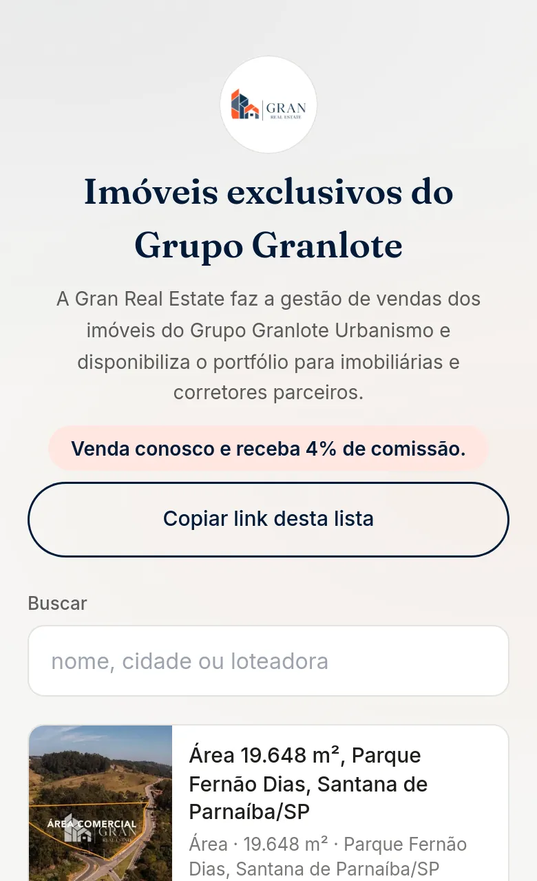 A lista de empreendimentos no celular, em cartões com foto e ficha curta.